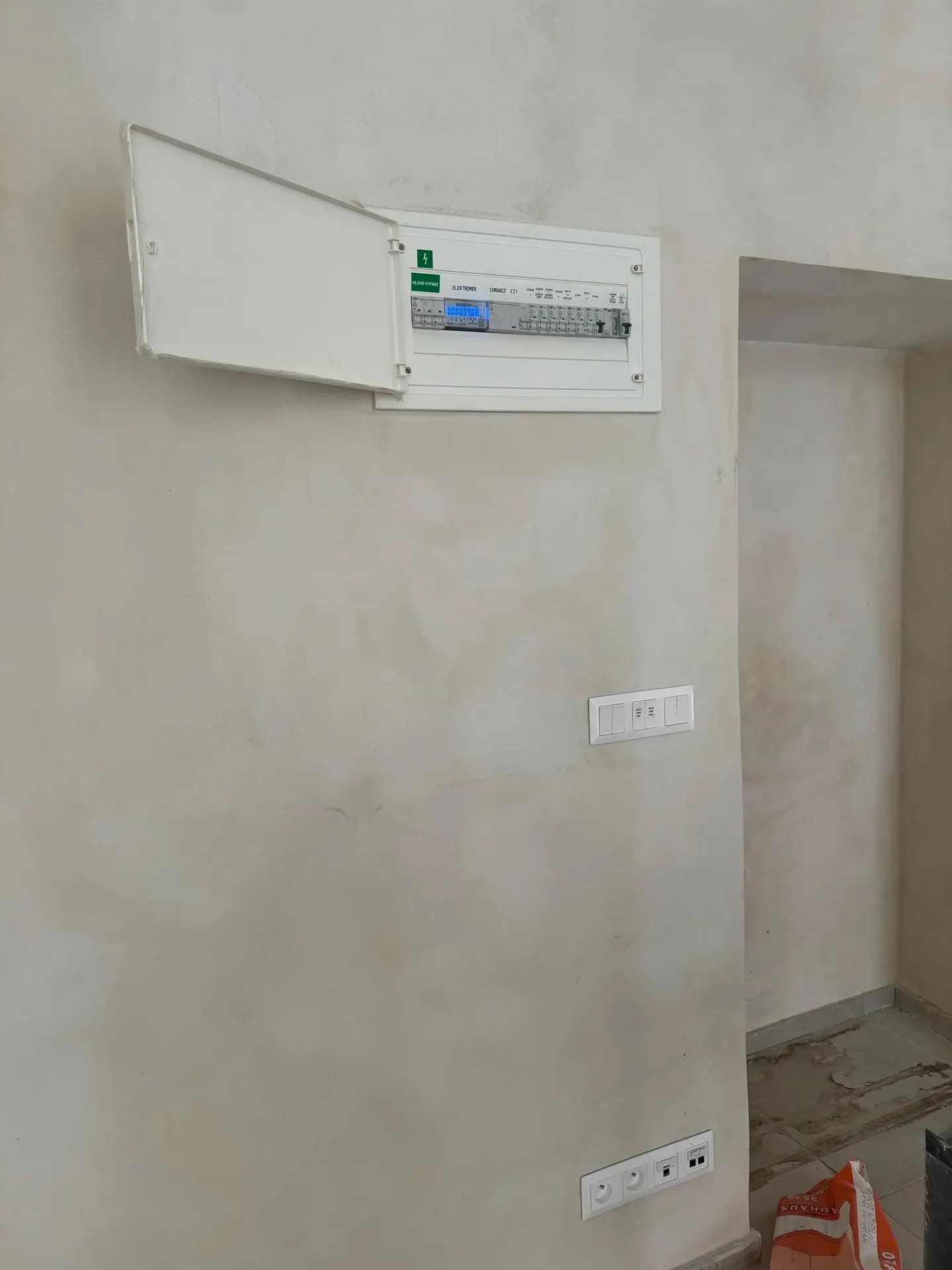 Elektroměrový rozvaděč a přípojková skříň
